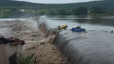 Se derrumbó una represa en el noreste de Brasil tras semanas de fuertes lluvias e inundaciones