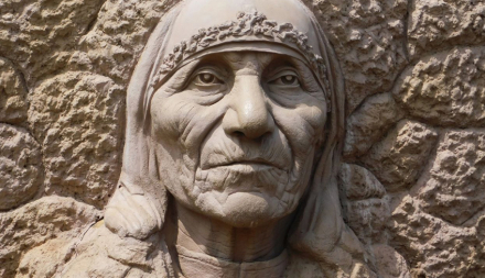 Madre Teresa estatua.JPG