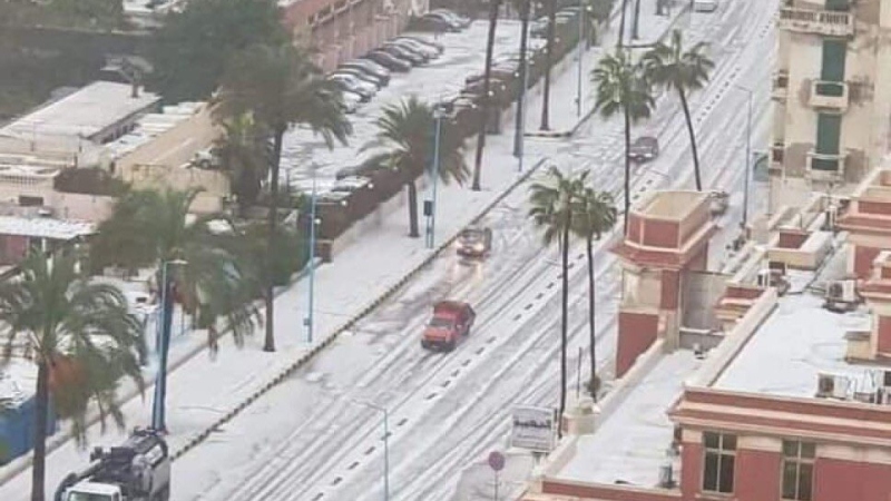 Una ola de nieve y bajas temperaturas sorprende al Egipto de las pirámides
