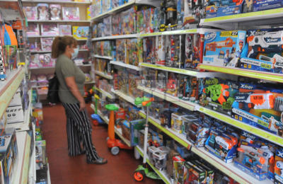 Llegan los Reyes Magos apenas para cumplir con los niños