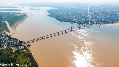 Capitanich y Katopodis definieron avances del segundo puente y acueducto del interior