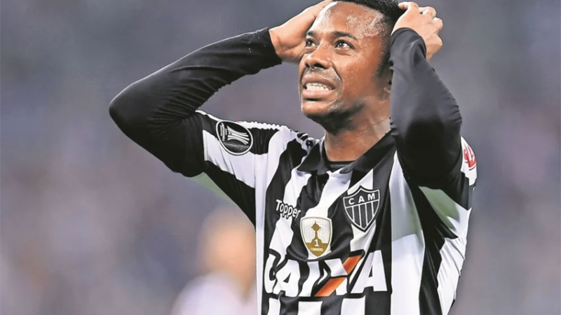 Robinho fue condenado a nueve años de prisión por "violación en grupo"