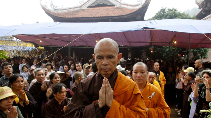 Murió Thich Nhat Hanh, el monje budista que llevó el "mindfulness" a Occidente