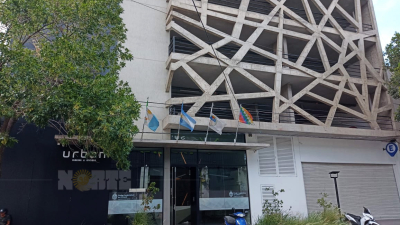 El video festivo del edificio de la polémica legislativa