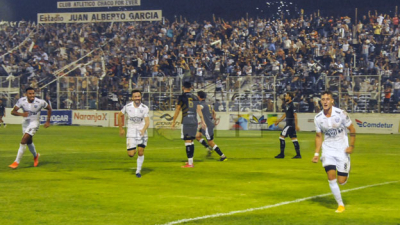 Estreno con triunfo y cancha llena para For Ever