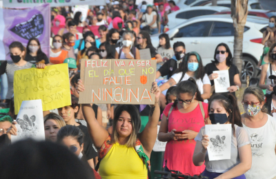 Paro y marcha en otro 8M con mujeres y disidencias pidiendo frenar las violencias