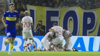 Huracán sorprendió a un flojo Boca y le ganó en la Bombonera
