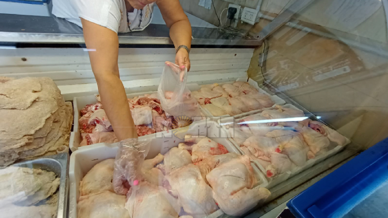 El pollo se paga hasta 300 pesos el kilo con el último aumento