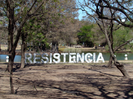 Resistencia parque 2 de febrero.JPG