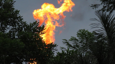 Ecuador: indígenas exigen a petroleras que retiren cientos de mecheros de gas de la selva