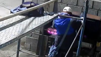 Insólito: robó una tira de asado y quedó grabado por una cámara de seguridad