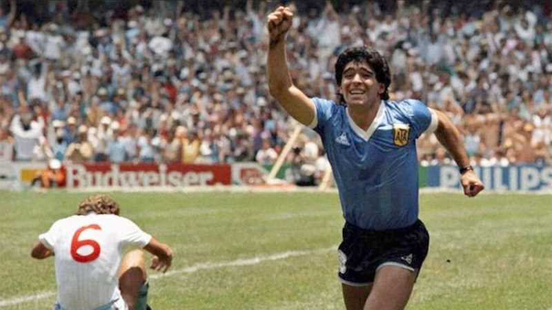 Subastarán la camiseta que usó Diego Maradona contra Inglaterra en el Mundial de 1986