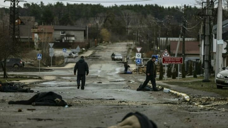 Ucrania denuncia una "masacre devastadora" en Bucha