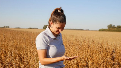 Superó prejuicios, dejó la facultad y se animó a ser productora agropecuaria: "Ahora soy feliz"