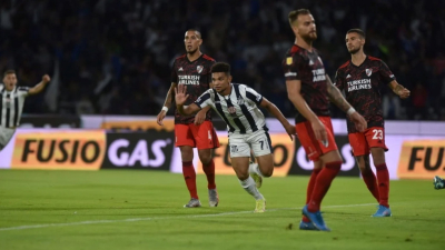 River: al final intentó cambiar pero perdió con Talleres
