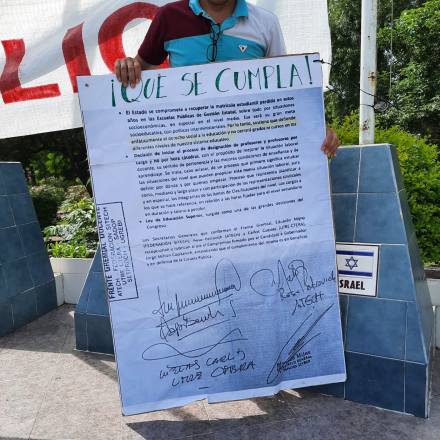 reclamo por el cierre de cargos y las condiciones de las escuelas públicas.jpeg