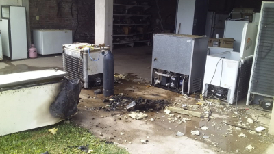 Du Graty: quiso reparar una heladera y sufrió severas quemaduras al explotar la bocha