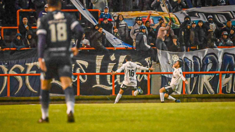 For Ever goleó y consiguió su primer triunfo de visitante