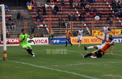 Sarmiento volvió a ganar en casa y quedó a dos puntos de la cima