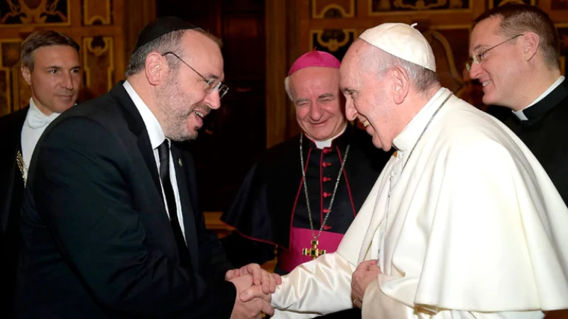 El papa confirmó al rabino Fishel Szlajen como miembro de la Pontificia Academia para la Vida