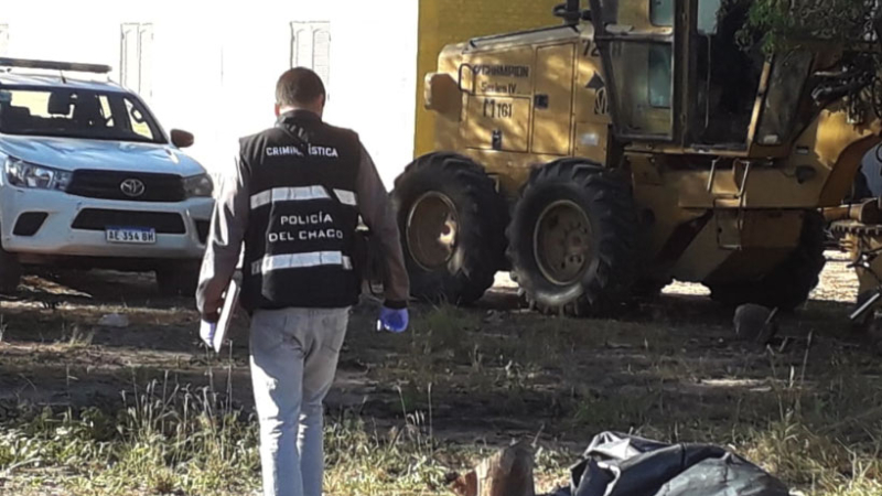 Murió al golpearlo en la cabeza el aro de la llanta de una motoniveladora