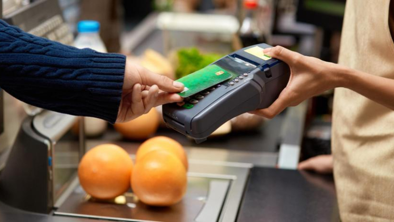 Comerciantes pymes a favor de comenzar a bajar costos por el uso de tarjetas 