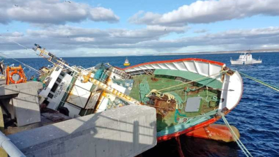 Puerto Madryn: se hundió un pesquero que estaba amarrado al muelle