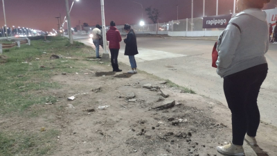 Usuarios reclaman una garita frente al Hiper Libertad