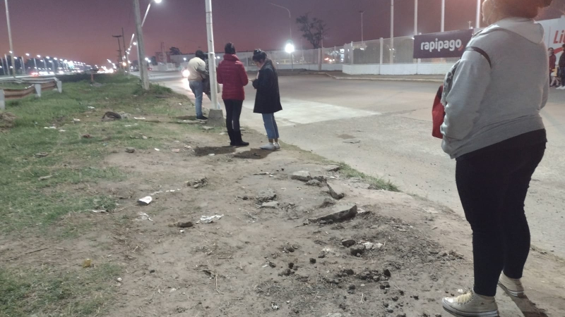 Usuarios reclaman una garita frente al Hiper Libertad
