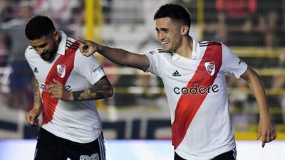 Fiesta de goles y pase a cuartos para River en el Centenario