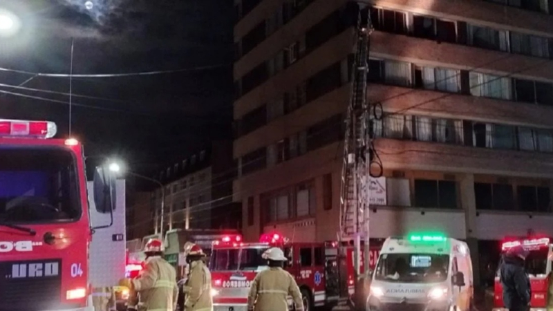 Se incendió un complejo turístico de Bariloche: cuatro heridos graves y 900 evacuados