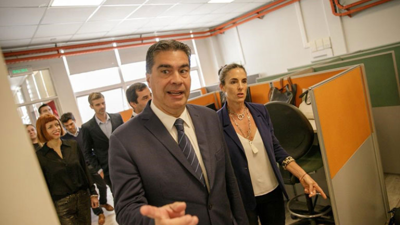 Call center tomará 200 empleados y empresa fabricará televisores en el Chaco