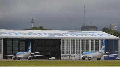 Por una amenaza de bomba, demoraron un vuelo en Aeroparque hacia Tucumán