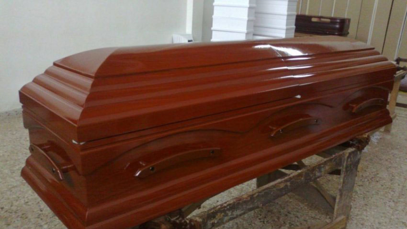 La estaban por enterrar y descubrieron que todavía estaba viva