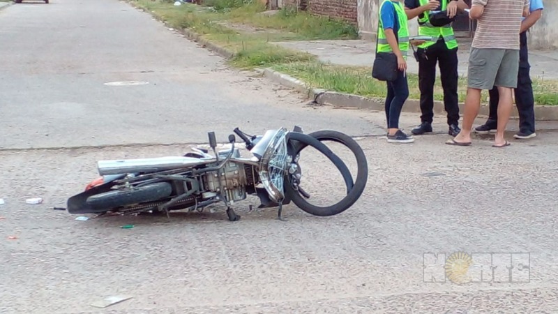Un joven perdió el control de su moto: la caída le produjo un golpe mortal