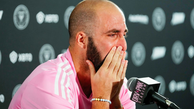 Higuaín anunció su retiro como futbolista profesional