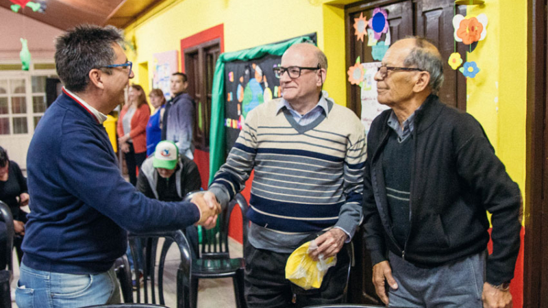 Martínez dialogó con comisiones sobre los problemas de cada barrio
