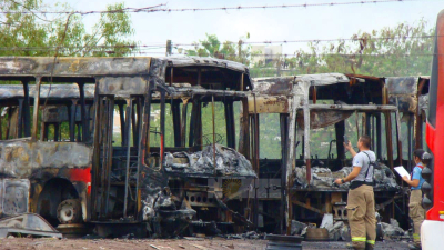 Siete colectivos se incendiaron a la madrugada: peritos investigan la verdadera causa