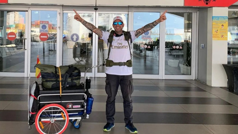 Buscan a un hincha español que viajaba caminando a Qatar