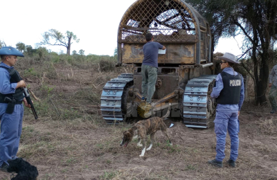 Frenan el desmonte ilegal de tres topadoras