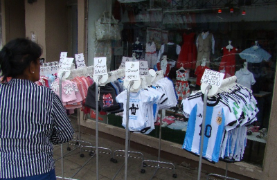 Con el aliento a la Selección el rubro indumentaria espera repuntar las ventas