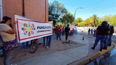 Movimientos sociales se manifestaron frente a Casa de Gobierno