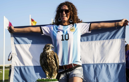 03-12-2022_cientos_de_hinchas_argentinos_participaron.jpg