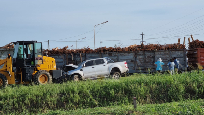 Tren de Cargas fue embestido por una camioneta en Sáenz Peña