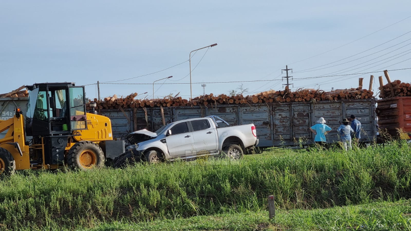 Tren de Cargas fue embestido por una camioneta en Sáenz Peña