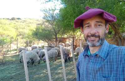 Trabajaba en el Poder Judicial del Chaco y renunció para vivir en una aldea de montaña en Córdoba