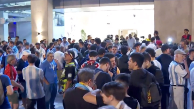 Argentinos protestaron frente al hotel de la AFA por las entradas para la final