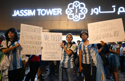 Fanáticos reclamaron por entradas a precios oficiales
