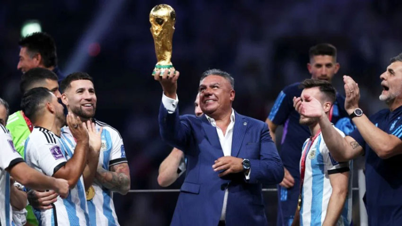 Chiqui Tapia felicitó al plantel campeón