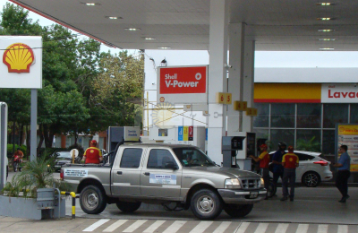 Por plazos y costos, estaciones de servicio quieren dejar de vender con tarjetas de crédito